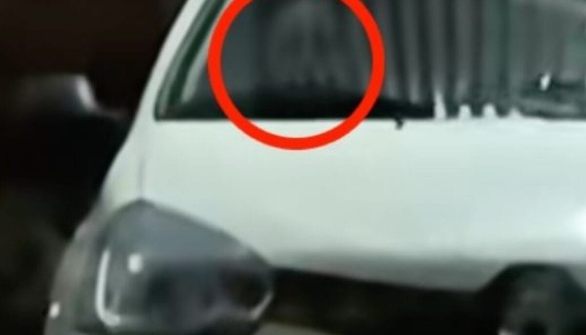 Captan misteriosa sombra dentro de un coche en hospital: ¿fantasma o pareidolia? (VIDEO)