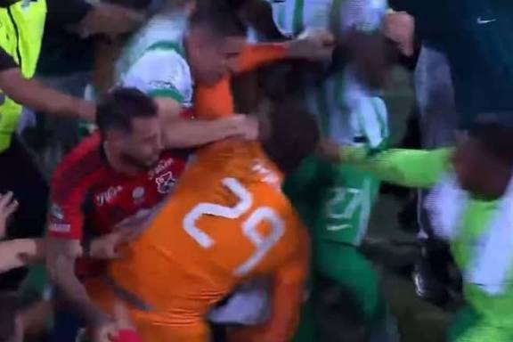 Fuerte pelea entre jugadores de Nacional y Medellín anoche
