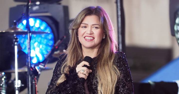 Kelly Clarkson’s Kids River, Remington Appear in Rare Photo