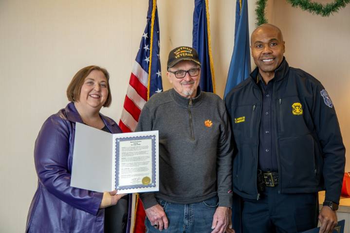 Warren crossing guard praised for ‘heroic’ actions