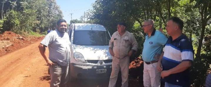 Mejoran los accesos y caminos internos de la comunidad Mbya Guaraní de Perutí