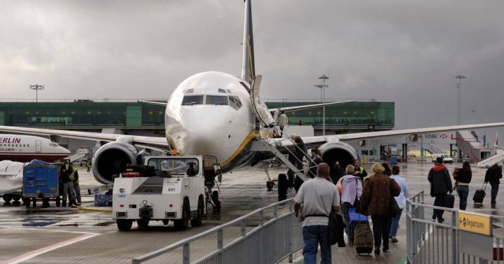 Ryanair plane smashes into Stansted Airport fence with 181 passengers onboard