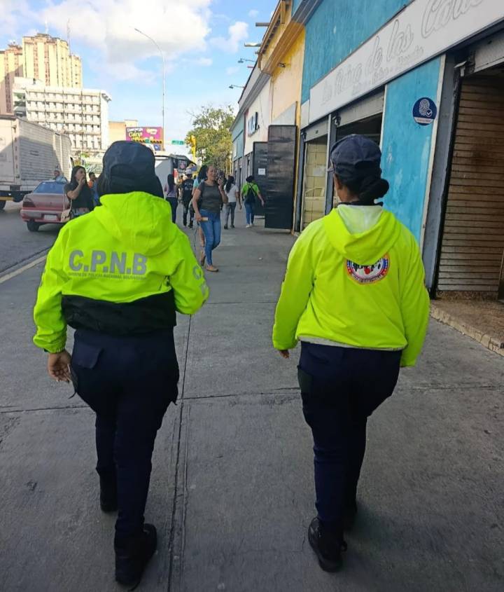 PNB refuerza seguridad con patrullaje a pie en el centro de Maracay