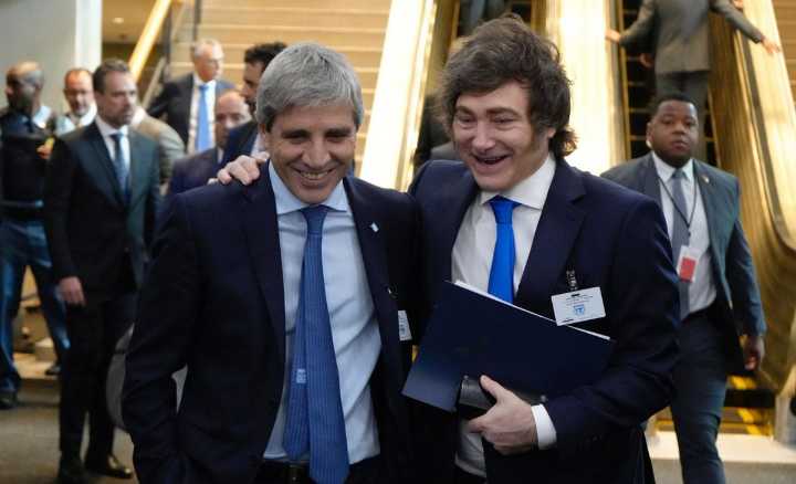 Caputo y Milei tomaron más deuda: colocaron u$s 1.000 millones en el mercado de capitales