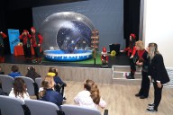 La animación navideña lleva la magia de estas fiestas al alumnado de 25 colegios