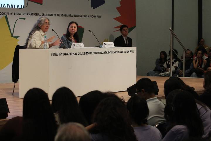 Alistan versión fílmica de 'El invencible verano de Liliana', adelanta Cristina Rivera Garza