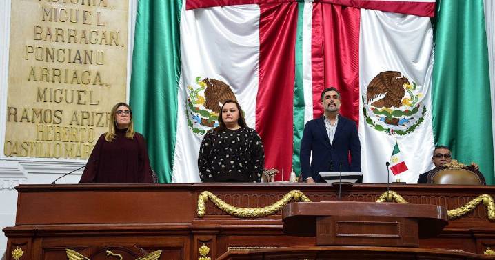 Congreso CDMX rinde minuto de silencio por el fallecimiento de Margarita Molina, madre de la jefa de Gobierno, Clara Brugada