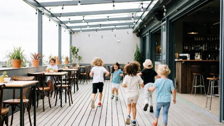 La sorprendente propuesta de un bar para acabar con los niños molestos: "Que luego les aguanten en casa”