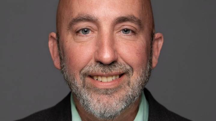 Bloomington city controller steps down, former council member succeeds