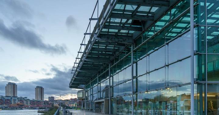 Campaigners say National Glass Centre demolition is 'cultural vandalism' as closure date announced