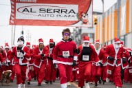 Hundreds of Santas ran through downtown Flint for 2025 festive event
