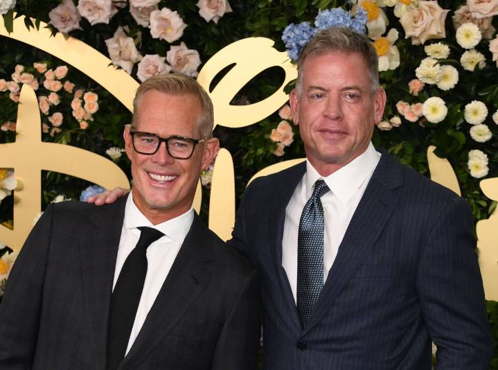 Troy Aikman & Joe Buck Height Comparison: Who Is Taller Between the ESPN Announcers? Troy Aikman and Joe Buck’s height difference explained! Discover how tall the ESPN announcers really are in this qu