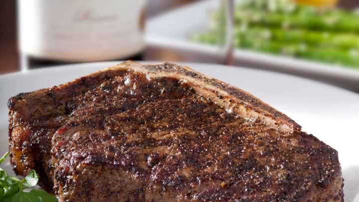 Want a great steak? Here's 7 of the best steakhouses in New England.
