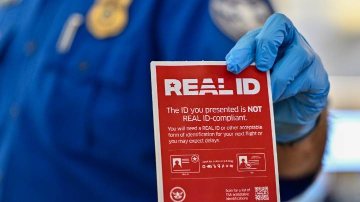 TSA te cobrará $45 si viajas sin tu Real ID o pasaporte en EEUU