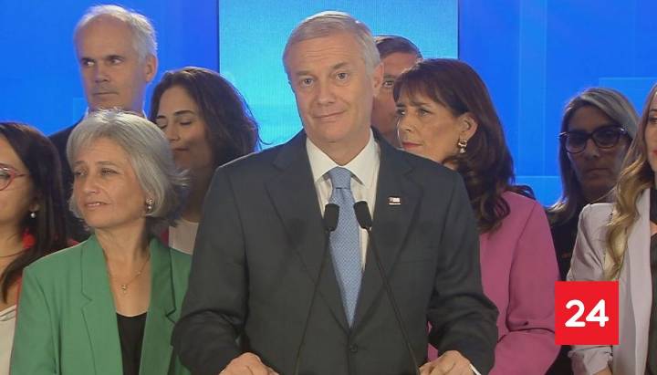 "Vamos a hacer las cosas que dice nuestro programa": Kast tras controversia por ley 40 Horas