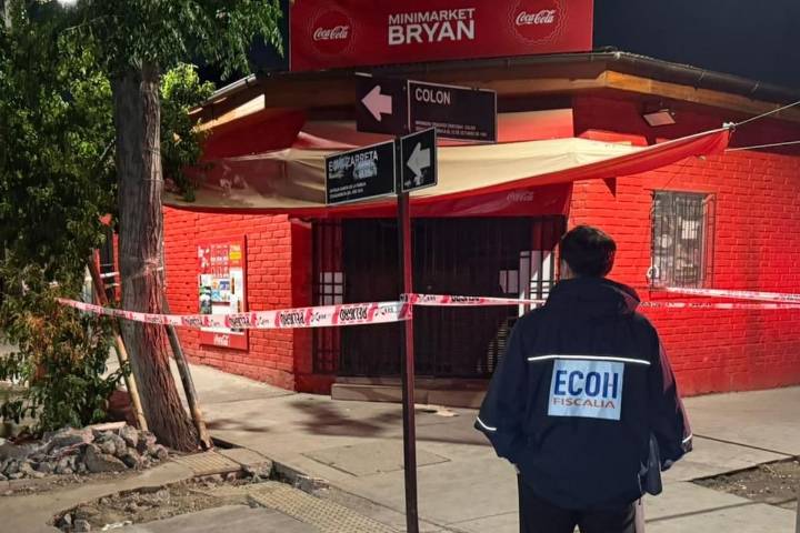 Mujer es baleada mientras cerraba su local en Independencia: negocio había sido atacado de la misma forma en 2024