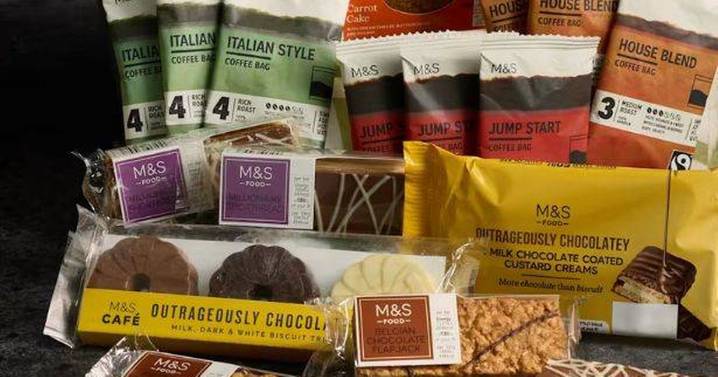 M&S £20 gift hamper with 'lovely selection' less than £5 with cashback deal