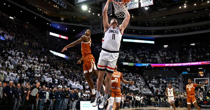 Karaban and Reed lift No. 5 UConn to 71-63 win over Texas in Huskies' final nonconference game