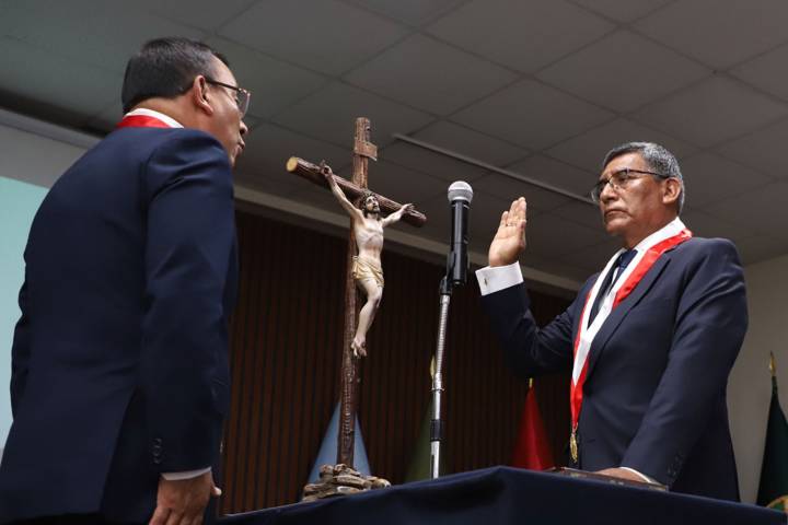 Darío Vásquez Rojas juramenta como presidente del Fuero Militar Policial