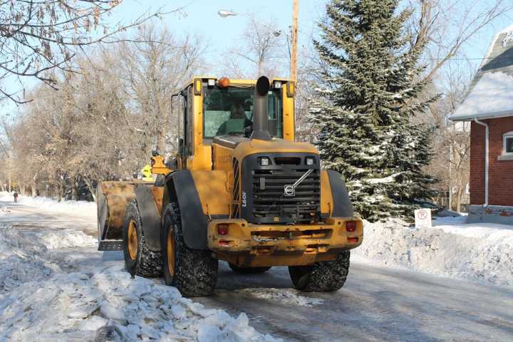 Snow clearing begins in City of Brandon