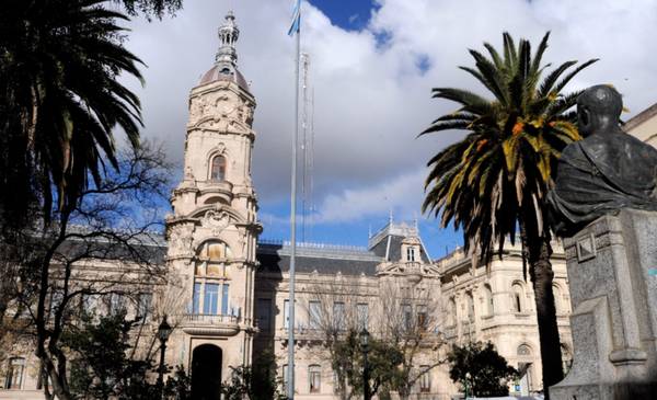 Disposición de los servicios para el próximo feriado del lunes 8