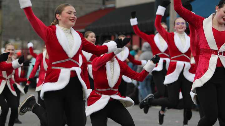 Black Mountain 2025 Christmas parade fills downtown…