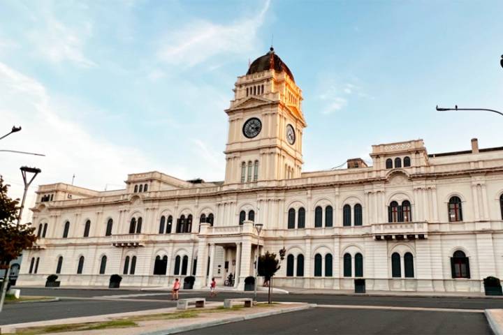 Iniciaron sumario y suspendieron haberes a dos empleados estatales por más de 80 inasistencias sin aviso