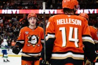 Deadspin | Beckett Sennecke's streak boosts Ducks as they welcome Mammoth