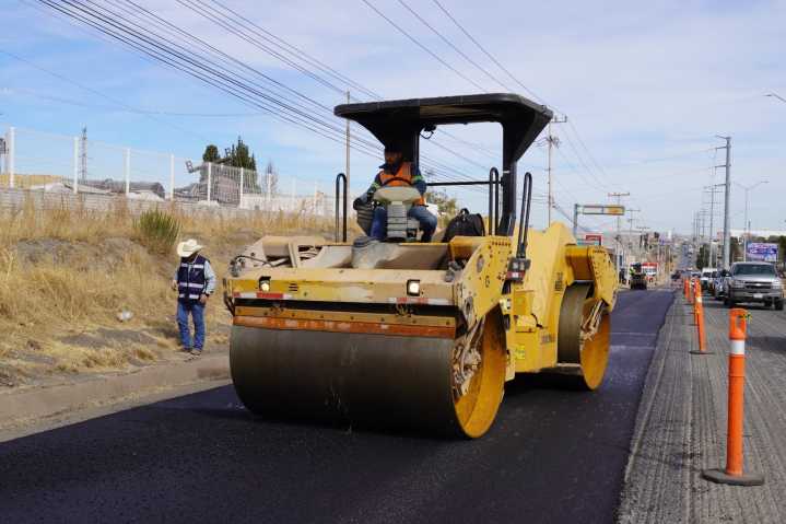 Mejoran carpeta asfáltica en salida a Cuauhtémoc