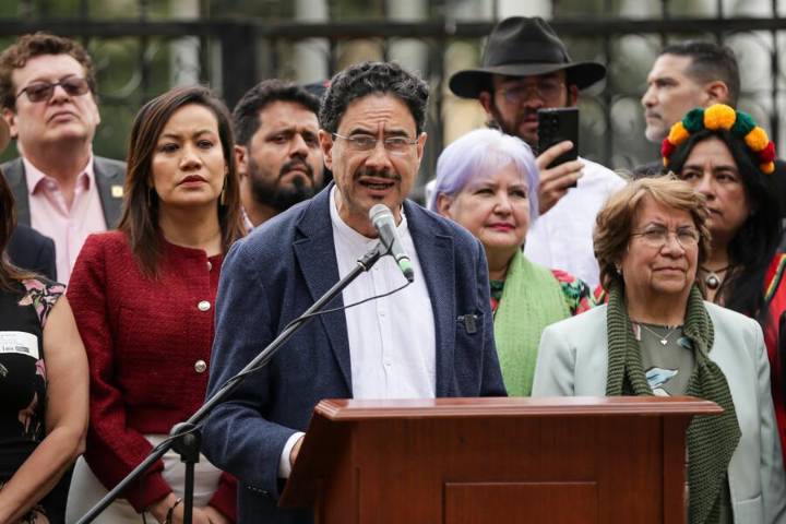 ¿Por qué Iván Cepeda lidera la intención de voto según Invamer? Consulta del Pacto, maquinaria del Gobierno y otras claves