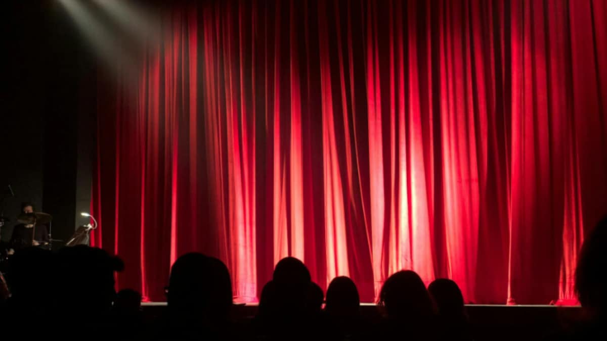 Fans Came In Bullock Carts, Removed Chappals Like In A Mandir To Watch This Classic Film From 62 Years Ago