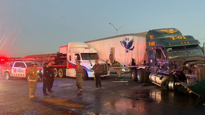 Reportan caos vial por accidente en el bulevar Miguel de la Madrid en Guadalupe; hay tres carriles cerrados