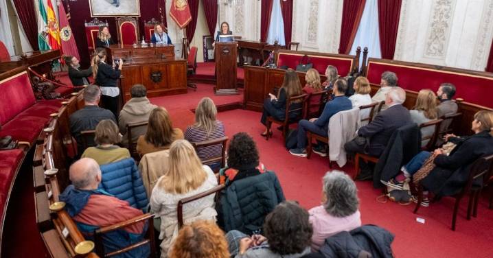 El encuentro nacional de guías oficiales de turismo de Cádiz arranca con su inauguración en el Ayuntamiento
