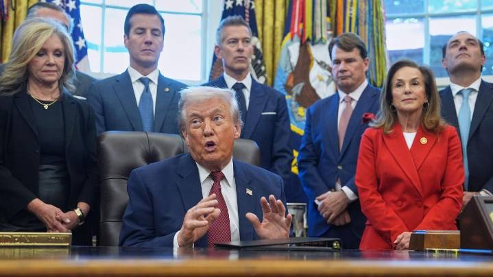 Trump proposal would weaken vehicle mileage rules that limit air pollution