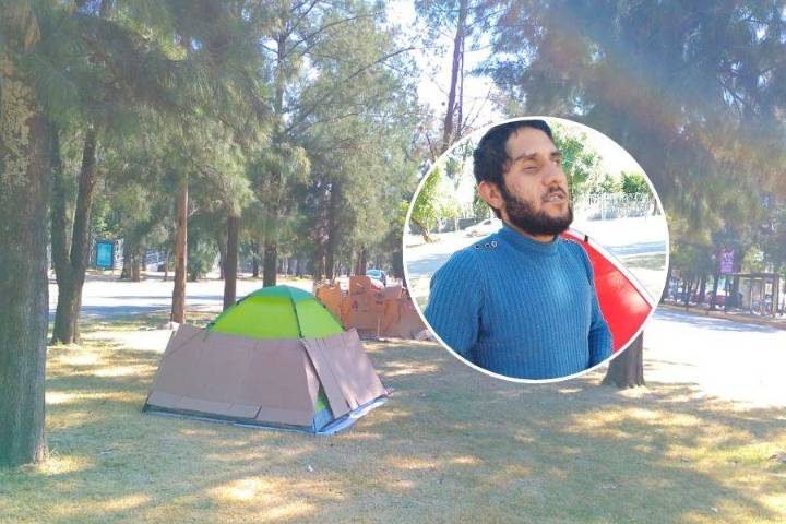 Familias duermen en casas de campaña frente al Hospital del Niño Poblano por falta de recursos