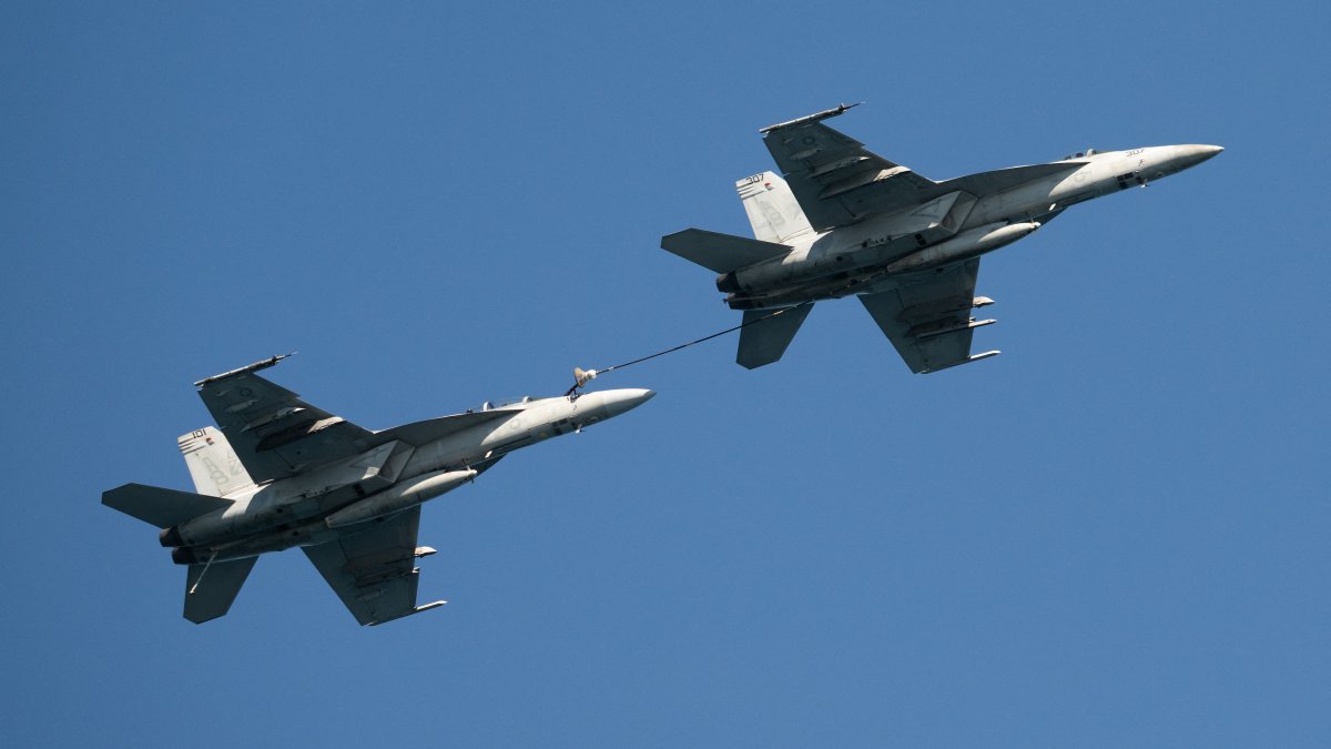 Dos aviones de combate de EEUU vuelan sobre el Golfo de Venezuela