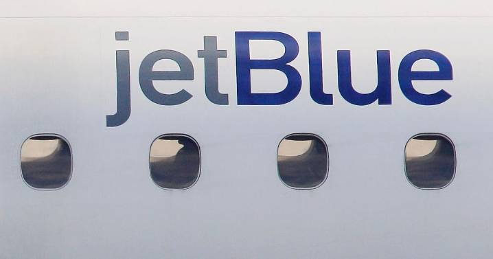 Vuelo de JetBlue cerca de Venezuela casi choca con avión cisterna de Fuerza Aérea de EEUU
