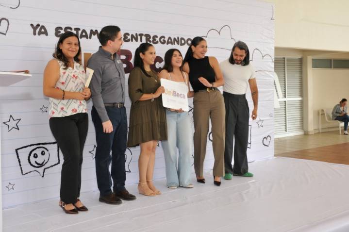 Unibecas beneficia a 348 manzanillenses que estudian en los campus de Colima, Coquimatlán y Villa de Álvarez