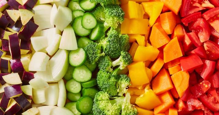 No solo es agua: los alimentos que también ayudan a mantenerte hidratado