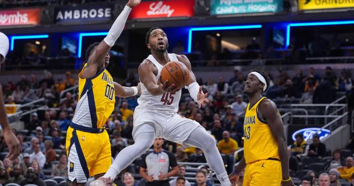 Mitchell scores 43 points to lead Cavaliers to 135