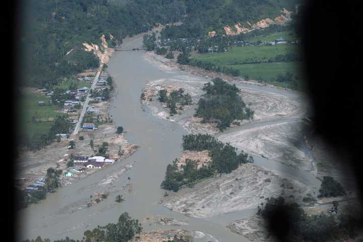 Más de mil 400 muertos y mil desaparecidos tras graves inundaciones de Indonesia, Sri...