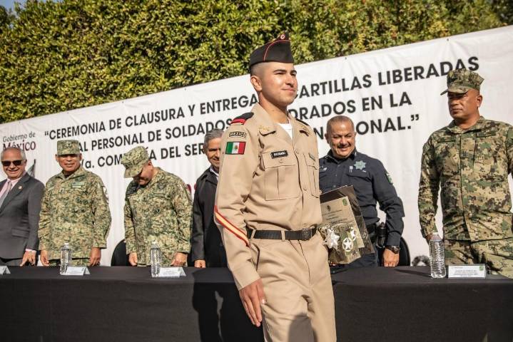 Realizan ceremonia a jóvenes que concluyeron su servicio militar