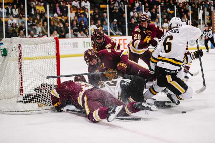 Bulldogs perfect on power play in 4-1 win at Western Michigan