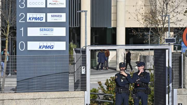 La Policía registra la sede de la aerolínea Plus Ultra por presunto blanqueo de capitales