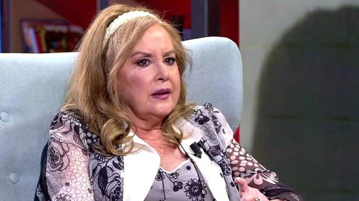 Los vecinos de Fedra Lorente, indignados: "Dice que cobra 3.000 euros al mes, pero debe más de 10.000 de comunidad"