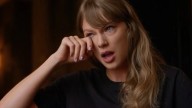 Taylor Swift no puede evitar las lágrimas al recordar a unas fans víctimas de un atentado: "Tener miedo de eso es nuevo"