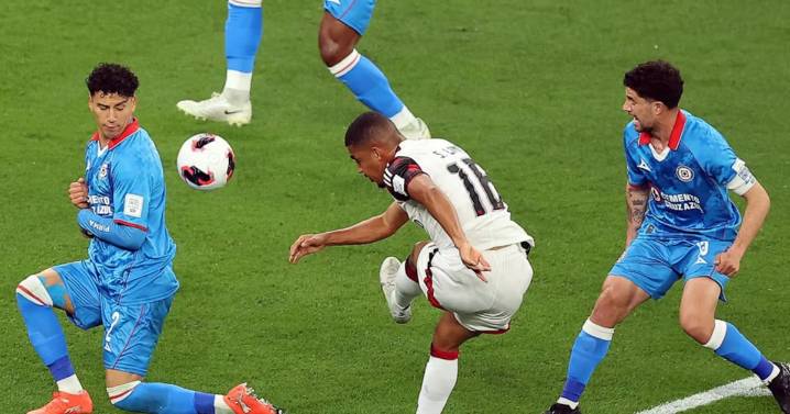 Flamengo de Erick Pulgar derriba a Cruz Azul y se mete en la semifinal de la Copa Intercontinental