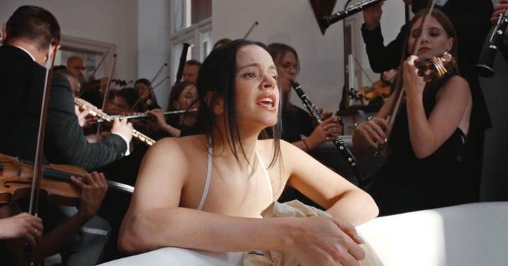 Rosalía arranca en Francia su gira mundial, que cerrará en Puerto Rico