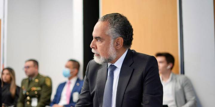 “Claro que ando desesperado”: Armando Benedetti ‘estalló’ contra Carlos Carrillo por señalamientos en su contra