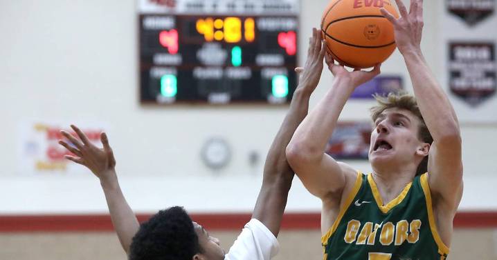 Carson Trivellini, Nick Stowasser steer Crystal Lake South past Huntley